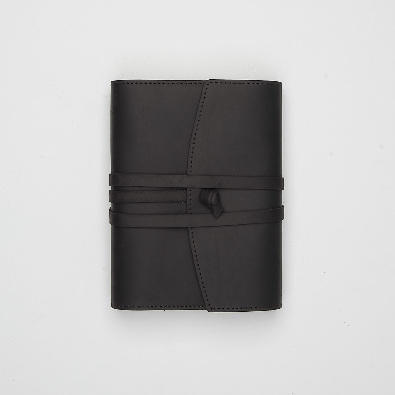 Papoutsi Notizbuch Poet II aus schwarzem High Chaparral Leder zum Wechseln A6