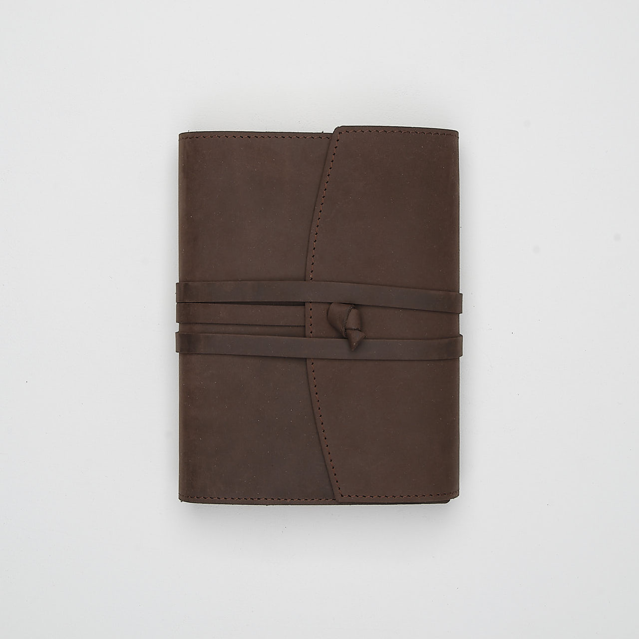 Papoutsi Notizbuch Poet II aus braunem High Chaparral Leder zum Wechseln A6