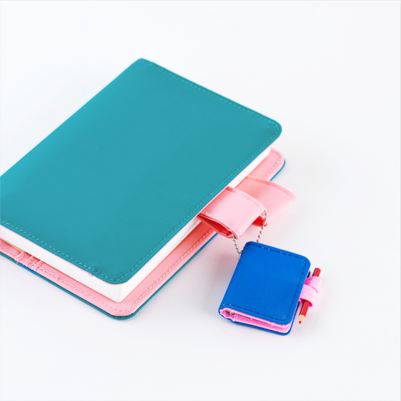 Hobonichi Techo Mini Schlüsselanhänger (Blau x Pink)