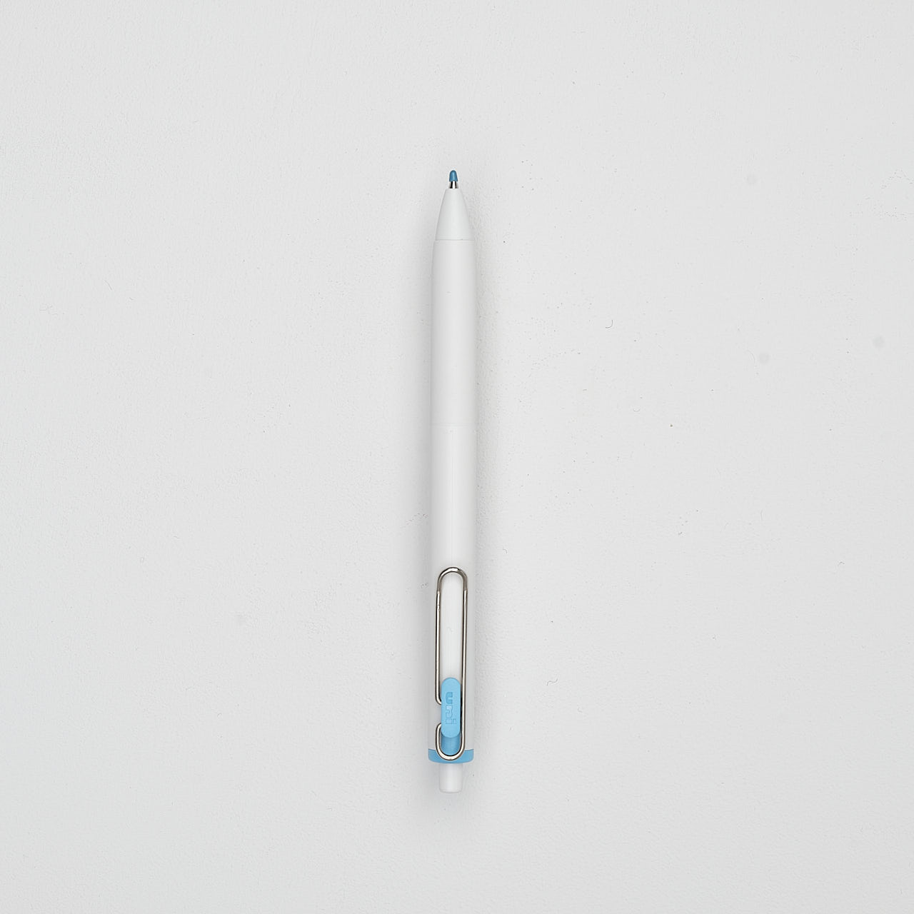Uni-Ball Gelroller One hellblau