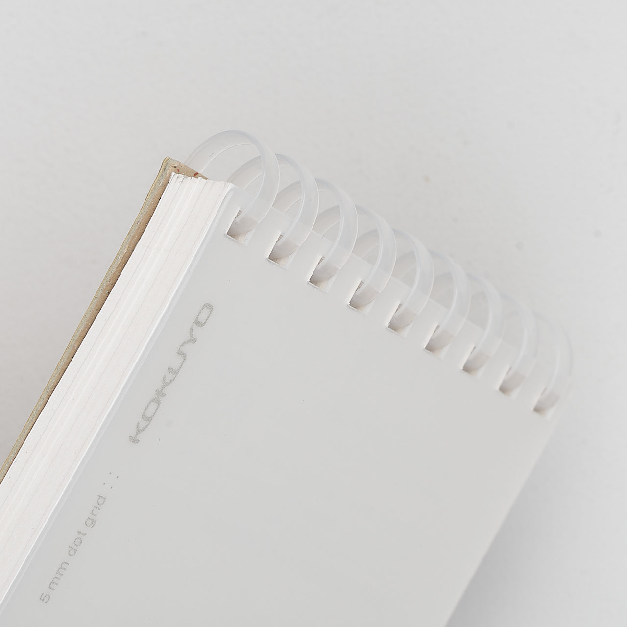 Kokuyo Ringbuch Soft Ring punktkariert weiß (A7) SV578WT-T