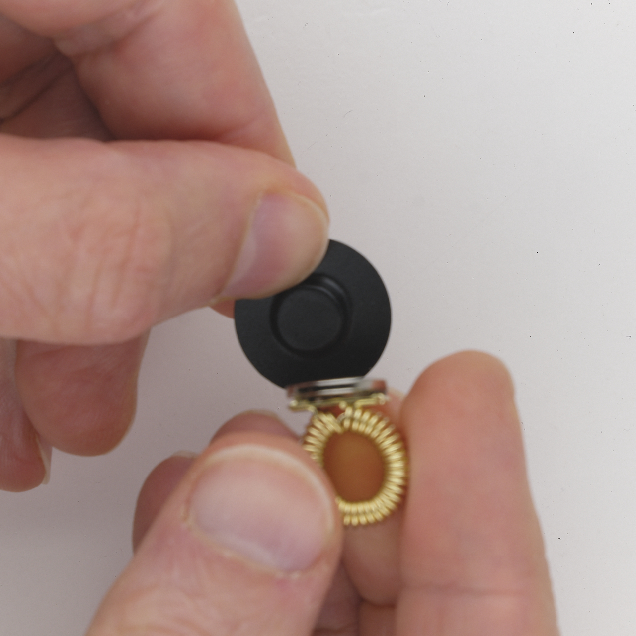 Midori Stiftehalter mit Magnet gold