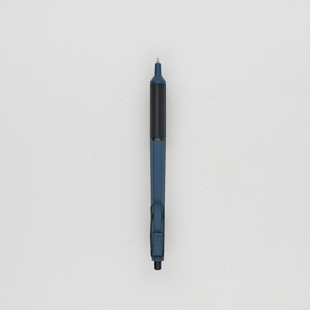Uni Kugelschreiber Jetstream EDGE dunkelblau (0.38 mm)