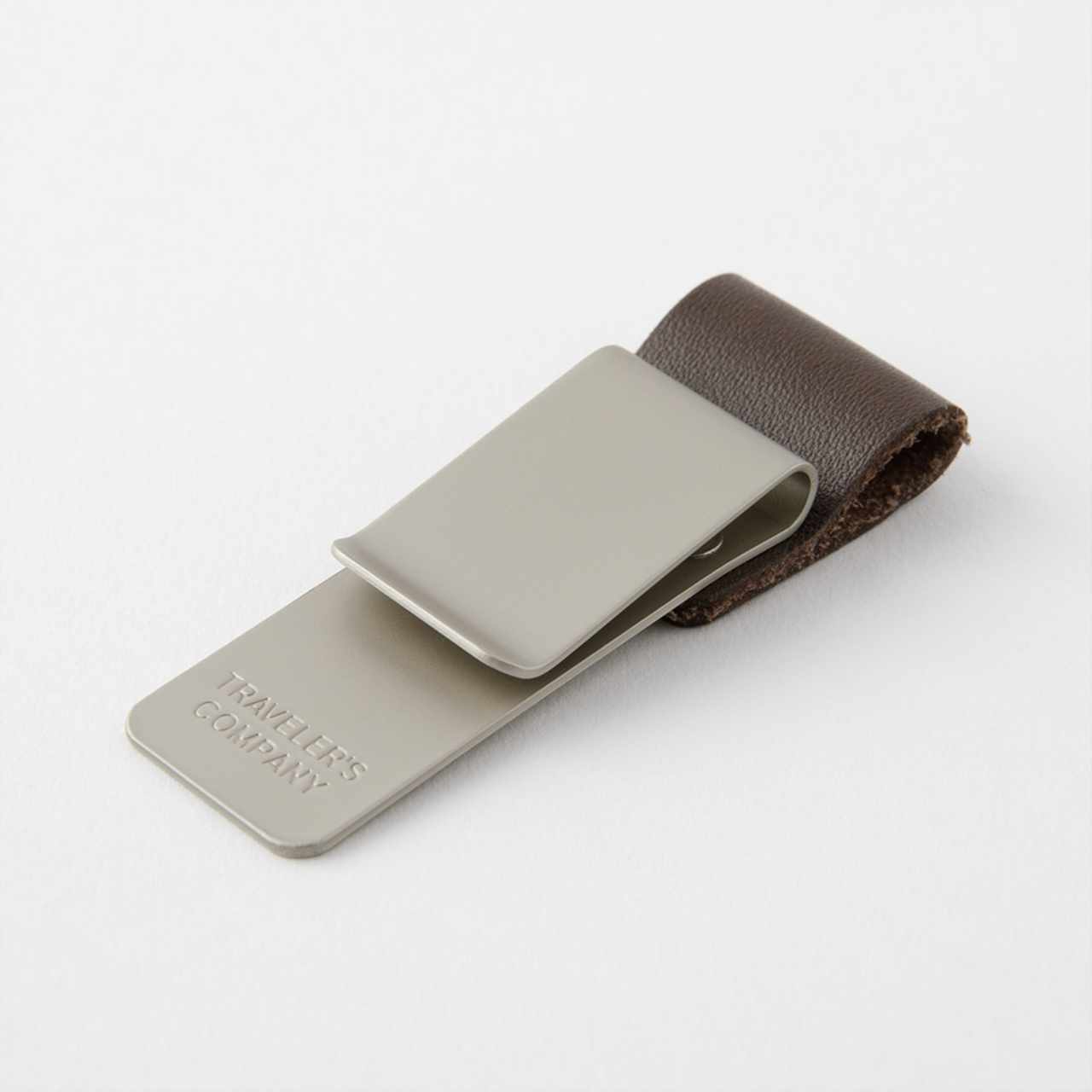 Traveler's Notebook Refill "016" pen holder brown