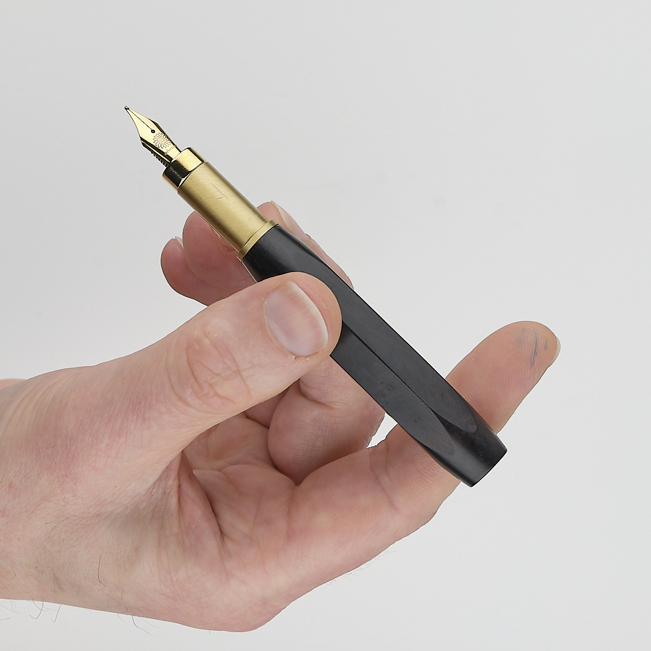 Wancher Füller Sekai Densho Ebony - 6 Facets (M)