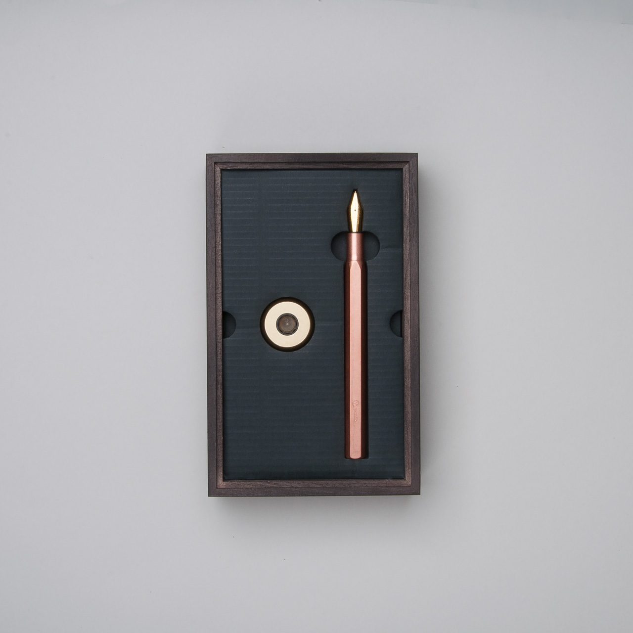 YStudio "Weight of Words" Schreibtisch Füller Kupfer